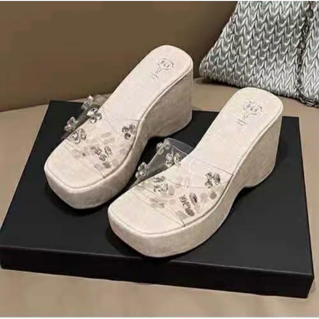 Dép suồng quai trong đính đá đế bằng ()