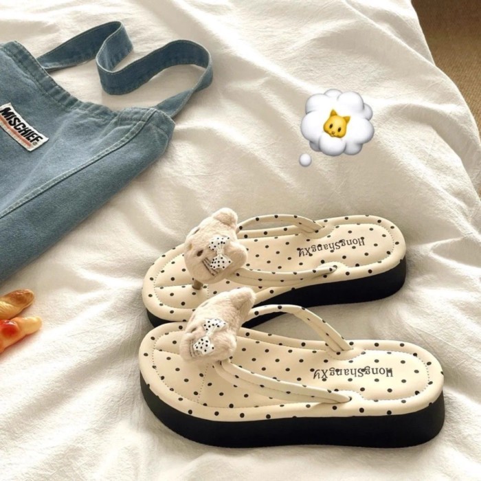 Dép xỏ ngón đế dày màu kem cho bé gái đi biển Dép xỏ ngón thoáng khí chống trượt