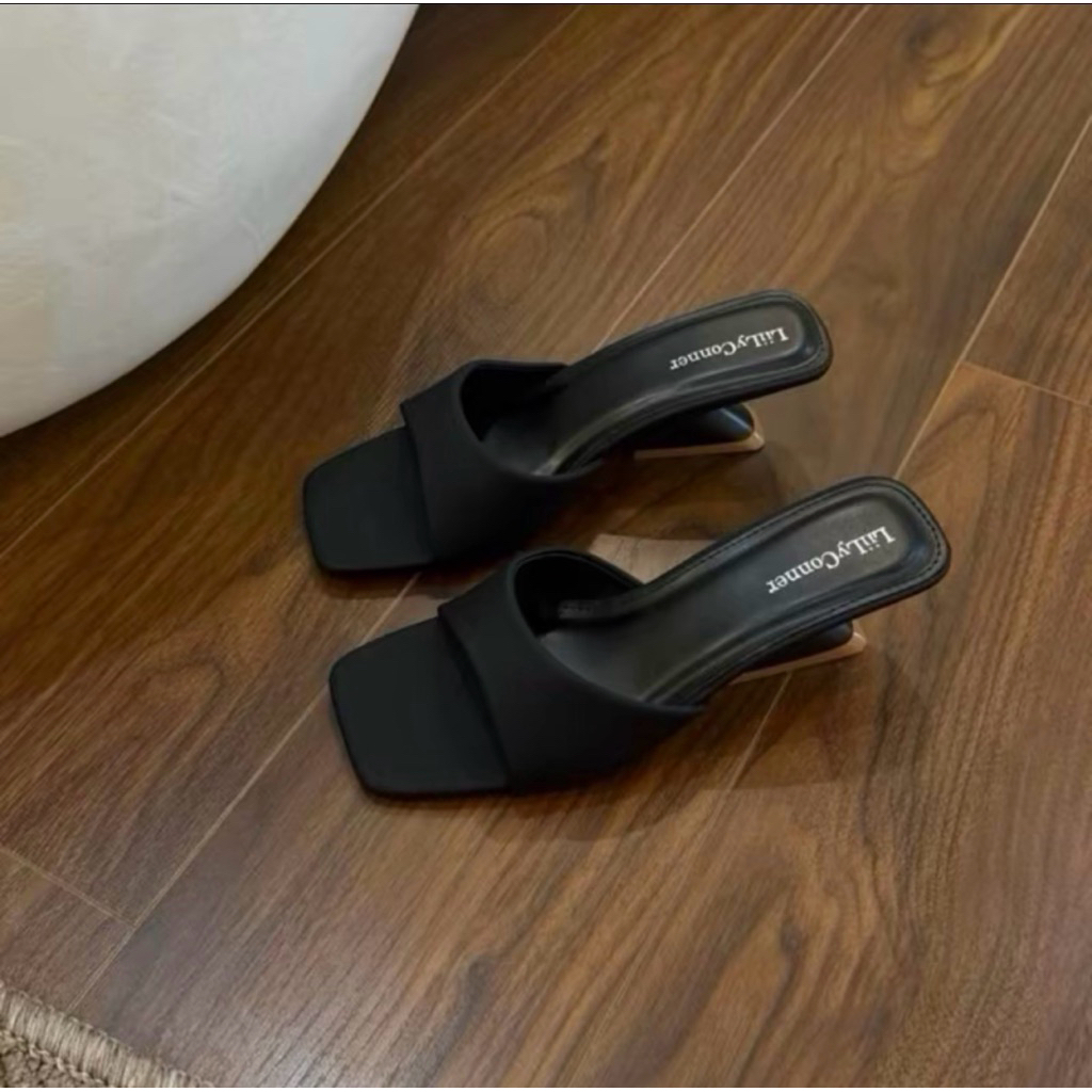 Dép xuồng mũi vuông gót 5cm quai ngang phối nỉ ()