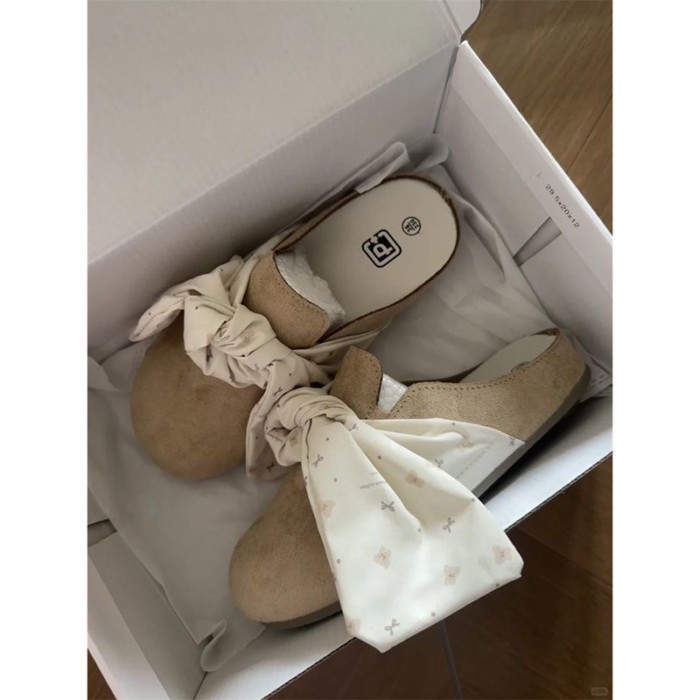 Giày Birkenstocks một chân lười biếng trái mùa và dép xỏ ngón dành cho trang phục bên ngoài của phụ