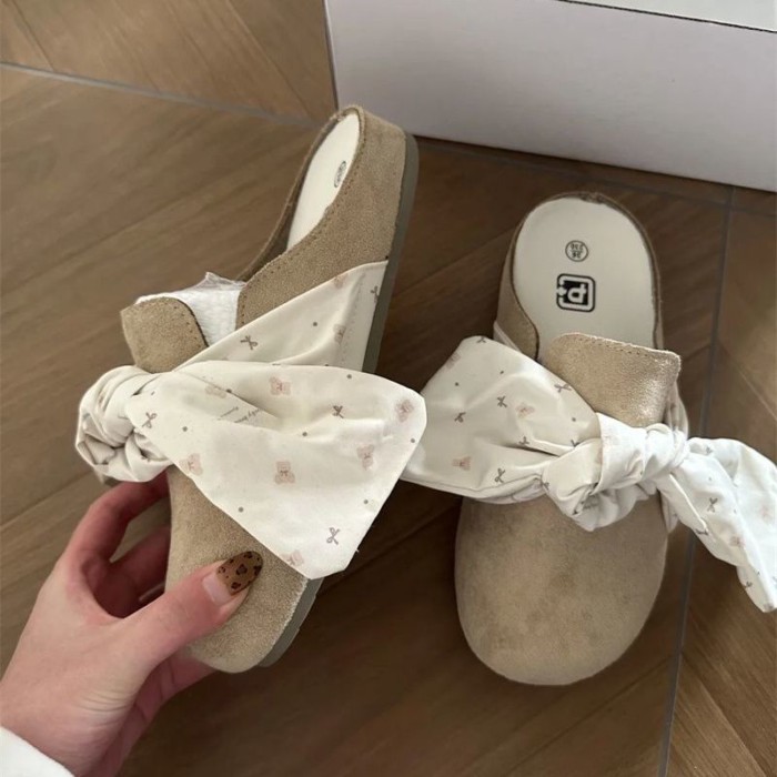 Giày Birkenstocks một chân lười biếng trái mùa và dép xỏ ngón dành cho trang phục bên ngoài của phụ