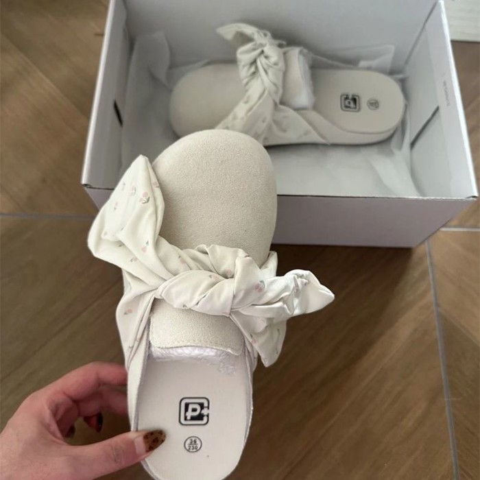 Giày Birkenstocks một chân lười biếng trái mùa và dép xỏ ngón dành cho trang phục bên ngoài của phụ