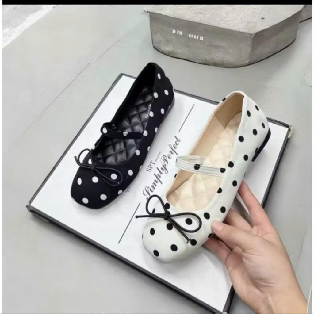 Giày bệt mũi tròn búp bê quai ngang chấm bi đen trắng (4)