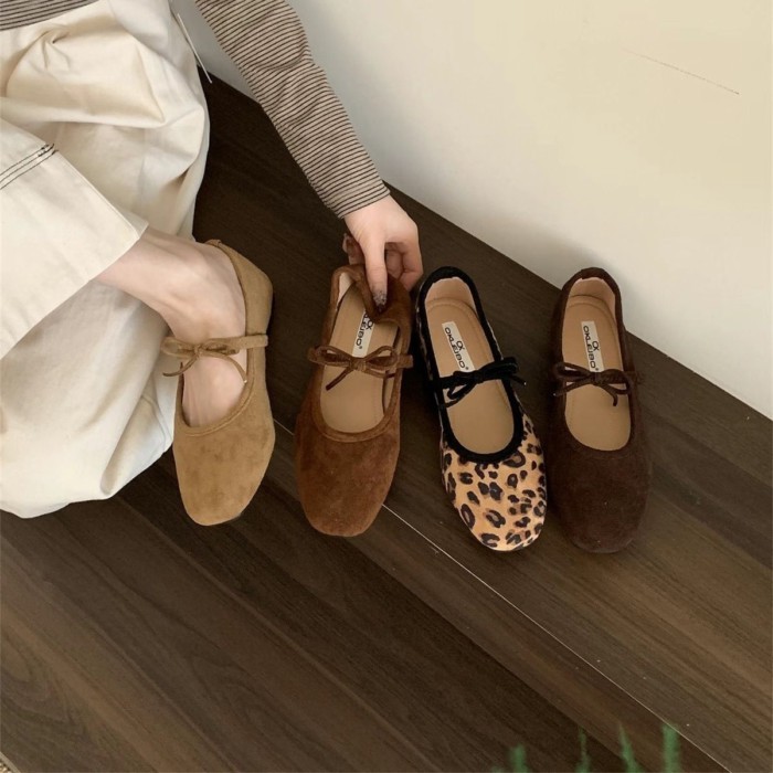 Giày bệt nữ có chân váy, giày Mary Jane nông
