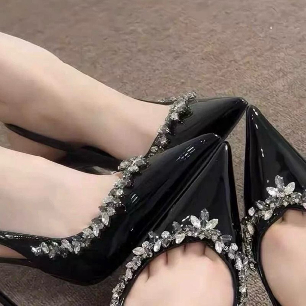 Giày cao gót mũi nhọn đính dây đá quai hậu da bóng cao 8cm (27)