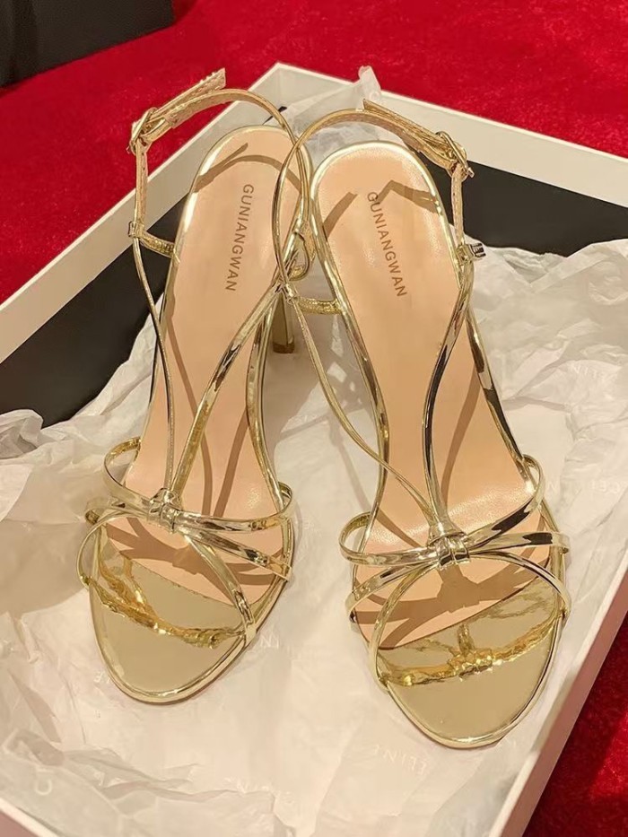 Giày sandal cao gót da sáng màu mùa hè, dép quai chéo thanh lịch và sang trọng