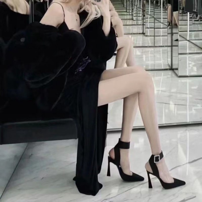 Giày sandal cao gót mũi vuông khóa vuông màu đen dành cho nữ