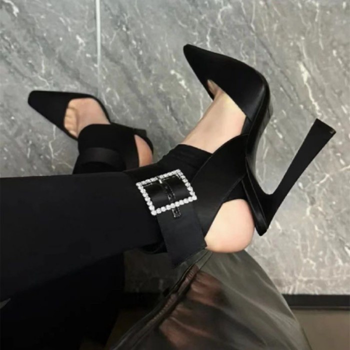 Giày sandal cao gót mũi vuông khóa vuông màu đen dành cho nữ