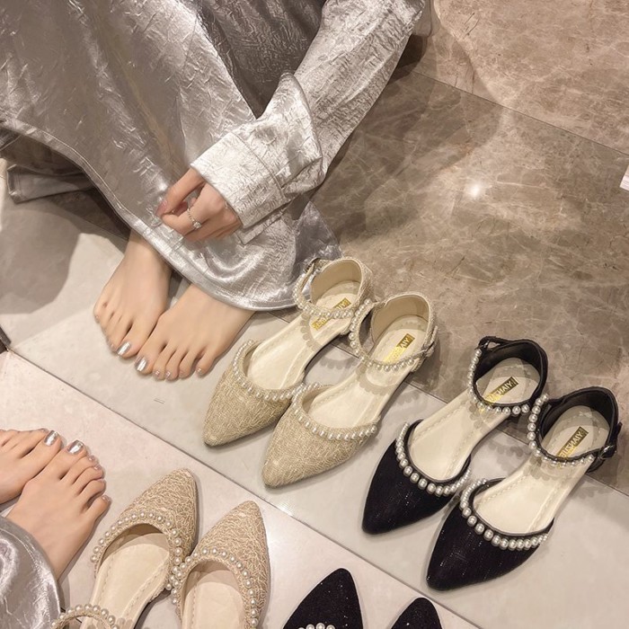 Giày sandal đế bằng một mũi nhọn mùa hè dành cho nữ với giày đế bệt và ngọc trai rỗng thoáng khí