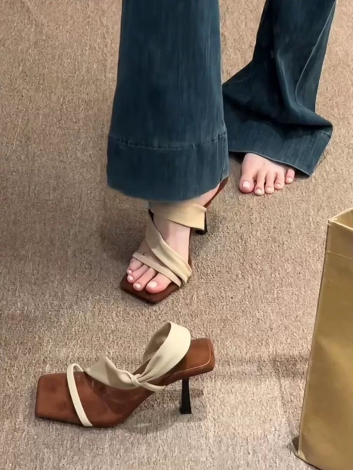 Hai đôi sandal hở mũi và dép lê phối màu dành cho các hot girl, giày cao gót và sandal nữ cực đẹp,