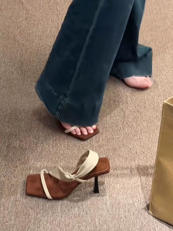 Hai đôi sandal hở mũi và dép lê phối màu dành cho các hot girl, giày cao gót và sandal nữ cực đẹp,