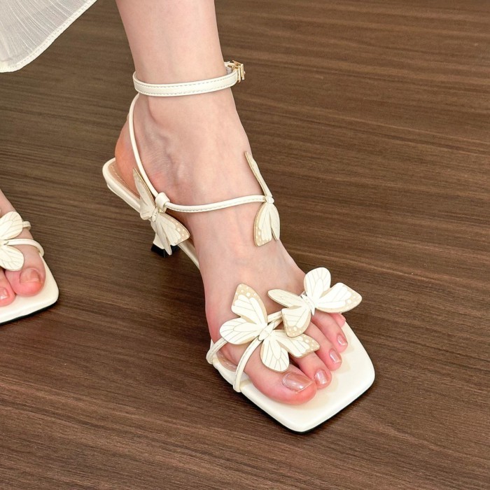 Sandal mũi vuông hình bướm xinh xắn dành cho nàng tiên cùng váy và giày cao gót